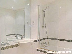 London 2 Bedroom apartment - bathroom 1 (LN-1176) photo 1 of 1