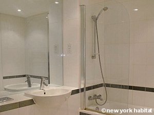 London 2 Bedroom apartment - bathroom 1 (LN-1178) photo 1 of 1