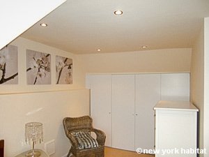 London 2 Bedroom - Duplex accommodation - bedroom 1 (LN-1186) photo 5 of 6