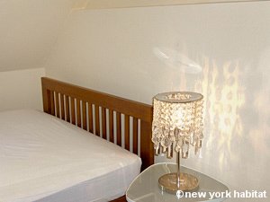 London 2 Bedroom - Duplex accommodation - bedroom 1 (LN-1186) photo 3 of 6