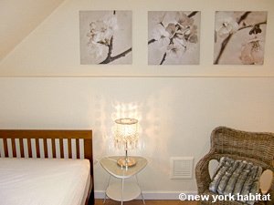 London 2 Bedroom - Duplex accommodation - bedroom 1 (LN-1186) photo 2 of 6