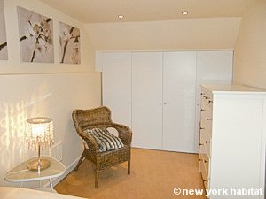 London 2 Bedroom - Duplex accommodation - bedroom 1 (LN-1186) photo 4 of 6