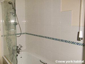 London 2 Bedroom - Duplex accommodation - bathroom (LN-1186) photo 2 of 2