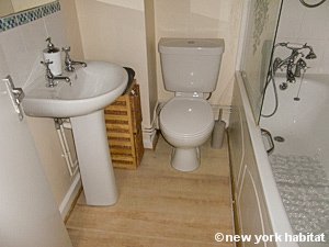London 2 Bedroom - Duplex accommodation - bathroom (LN-1186) photo 1 of 2