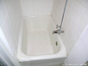 New York 3 Bedroom roommate share apartment - bathroom 2 (NY-311) photo 2 of 3