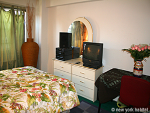 New York 3 Bedrooms roommate share apartment kitchen photo 10