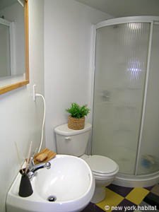 New York Studio accommodation - bathroom (NY-10200) photo 1 of 3