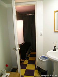 New York Studio accommodation - bathroom (NY-10200) photo 3 of 3