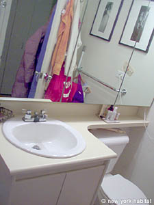 New York Alcove Studio accommodation bathroom photo 4