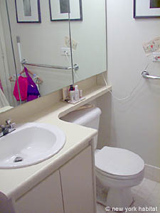 New York Alcove Studio accommodation bathroom photo 6