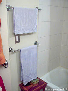 New York Alcove Studio accommodation bathroom photo 7