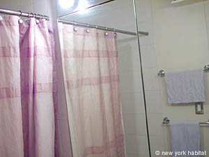 New York Alcove Studio accommodation bathroom photo 9