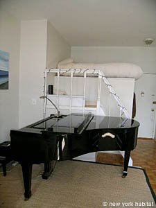New York Studio apartment living room photo 2