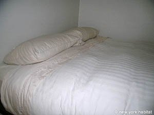 New York Studio apartment living room photo 11