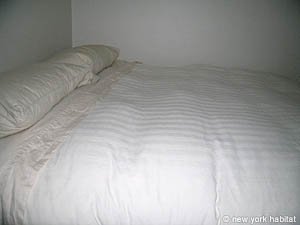 New York Studio apartment living room photo 13