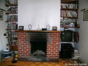 New York Studio apartment living room photo 14