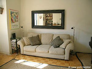 New York Studio apartment living room photo 17