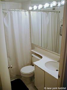 New York 1 Bedroom apartment bathroom photo 7