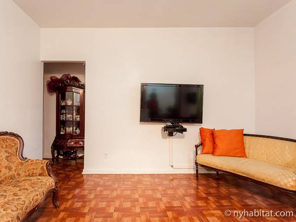 Living room - Photo 5 of 6 Living room - Photo 5 of 6