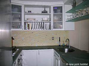 New York 1 Bedroom accommodation - bedroom (NY-11221) photo 4 of 5