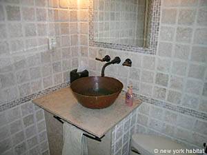 New York 1 Bedroom accommodation - bedroom (NY-11221) photo 2 of 5