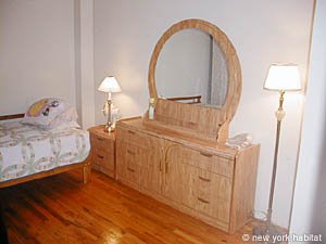 New York 2 Bedrooms roommate share apartment bedroom 1 photo 2