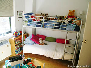 New York 2 Bedrooms accommodation - bedroom 2 (NY-11252) photo 2 of 4