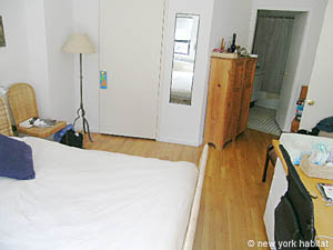 New York 2 Bedrooms accommodation - bedroom 1 (NY-11252) photo 4 of 5
