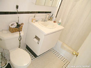 New York 2 Bedrooms accommodation - bathroom 1 (NY-11252) photo 1 of 3