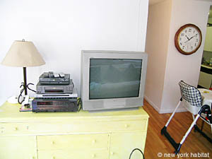New York 2 Bedrooms accommodation - living room (NY-11252) photo 7 of 11