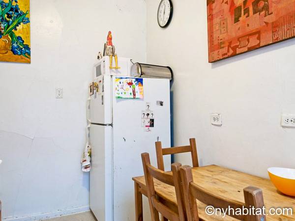 New York 4 Bedrooms accommodation bed breakfast - living room (NY-11254) photo 5 of 8
