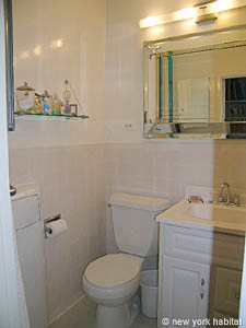New York Studio mit Alkoven wohnungsvermietung - badezimmer (NY-11699) photo 1 von 3