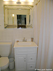 New York Studio mit Alkoven wohnungsvermietung - badezimmer (NY-11699) photo 2 von 3