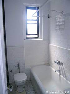 New York 1 Bedroom roommate share apartment - bathroom (NY-11709) photo 1 of 2