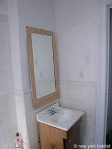 New York 1 Bedroom roommate share apartment - bathroom (NY-11709) photo 2 of 2
