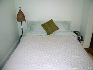 New York T2 - Maison citadine appartements location vacances - chambre (NY-11718) photo 6 de 7