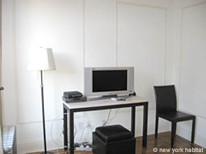New York 2 Bedroom apartment - living room (NY-11733) photo 2 of 2