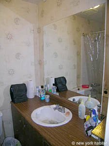New York T2 appartements colocation - salle d'eau (NY-11747) photo 1 de 2