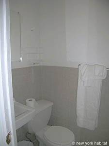 New York 2 Bedroom - Duplex accommodation - bathroom 1 (NY-11748) photo 1 of 2