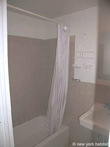 New York 2 Bedroom - Duplex accommodation - bathroom 2 (NY-11748) photo 2 of 3
