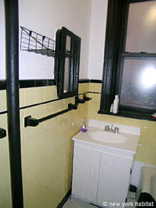 New York 4 Bedroom roommate share apartment - bathroom 1 (NY-11755) photo 2 of 3