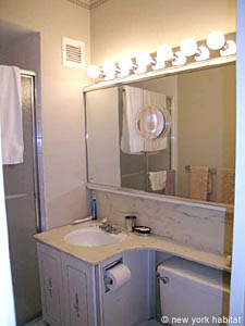 New York 3 Bedrooms roommate share apartment bathroom 1 photo 1