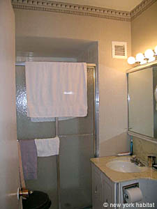 New York 3 Bedrooms roommate share apartment bathroom 1 photo 12