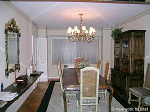 New York 3 Bedrooms roommate share apartment living room photo 13
