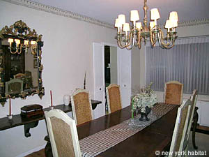 New York 3 Bedrooms roommate share apartment living room photo 14