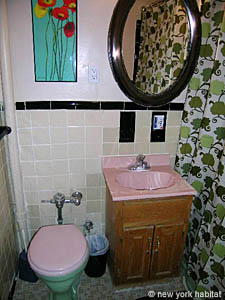 New York Studio accommodation - bathroom (NY-11933) photo 1 of 2