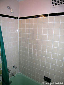 New York Studio accommodation - bathroom (NY-11933) photo 2 of 2