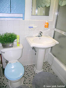 New York 3 Bedrooms roommate share apartment - bathroom 1 (NY-12007) photo 2 of 3