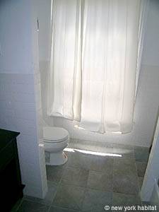 New York 1 Bedroom - Townhouse apartment - bathroom 1 (NY-12055) photo 3 of 5