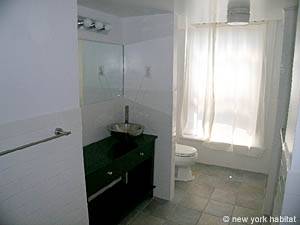 New York 1 Bedroom - Townhouse apartment - bathroom 1 (NY-12055) photo 2 of 5